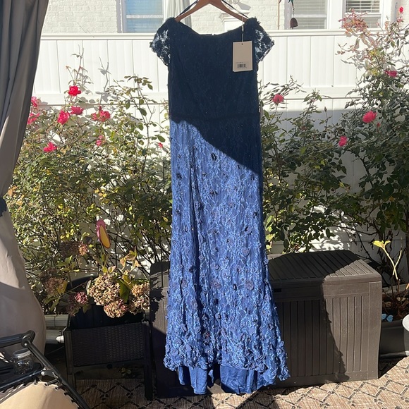 Mac Duggal - Floral Appliqué Boat Neck Short Sleeve Gown - Midnight Size 16 - Picture 4 of 17